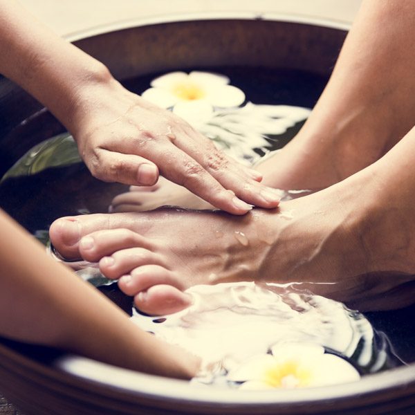 closeup-of-a-foot-spa-PQ94VRD_gallery_5.jpg